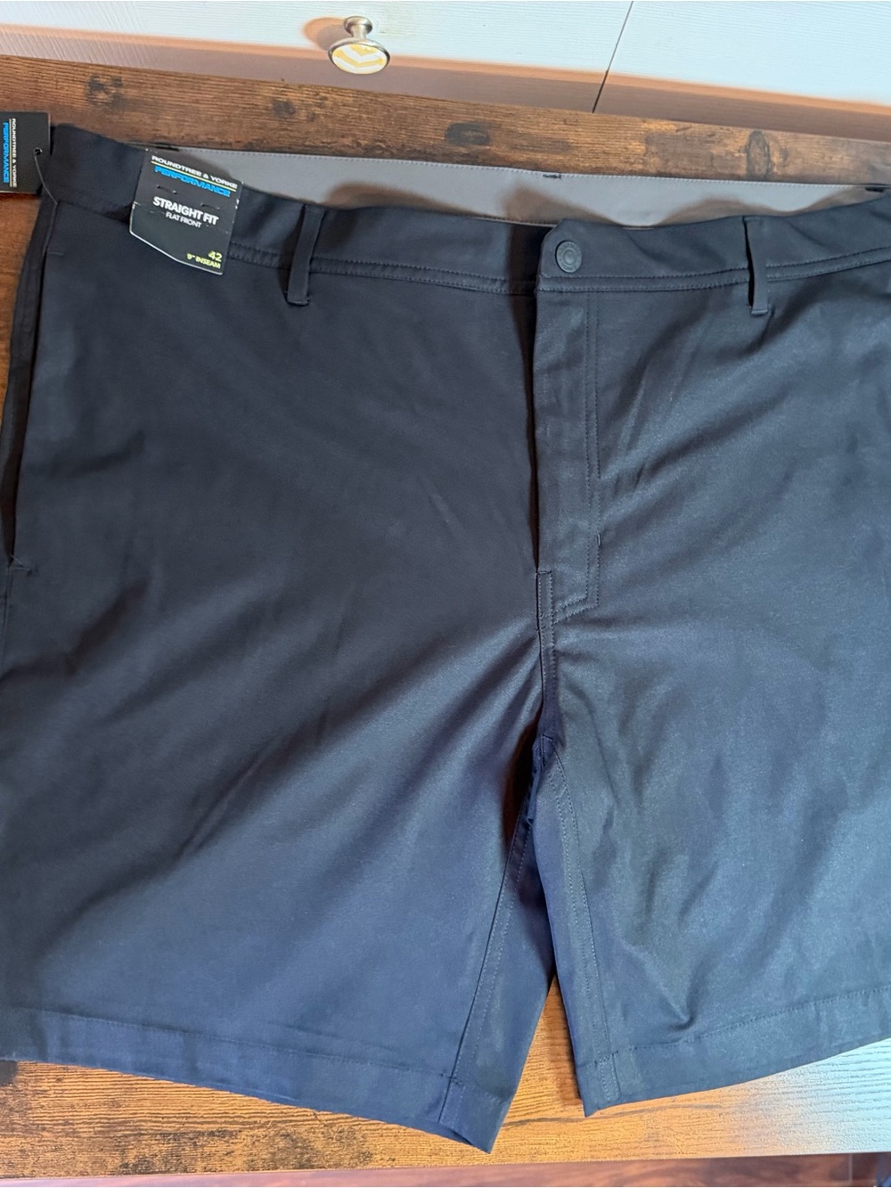 Roundtree & Yorke Performance Straight Fit Flat Front Shorts size 42 -9” Inseam - Picture 2 of 13